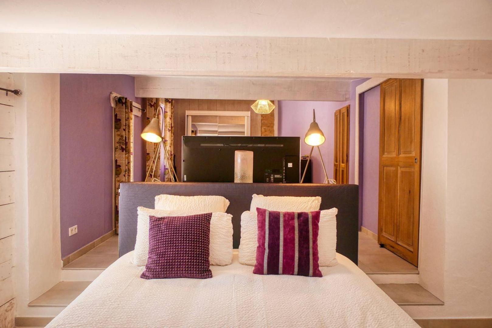 Le Hameau Fleur De Pierres , Chambre , Gite Et Table D'Hotes Murs  Exterior photo