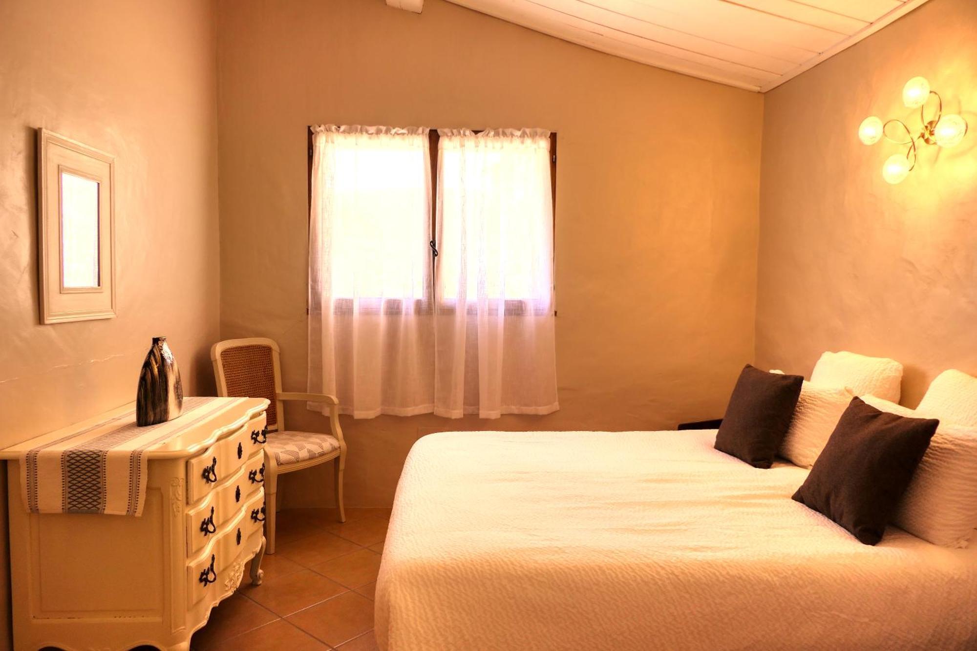 Le Hameau Fleur De Pierres , Chambre , Gite Et Table D'Hotes Murs  Exterior photo