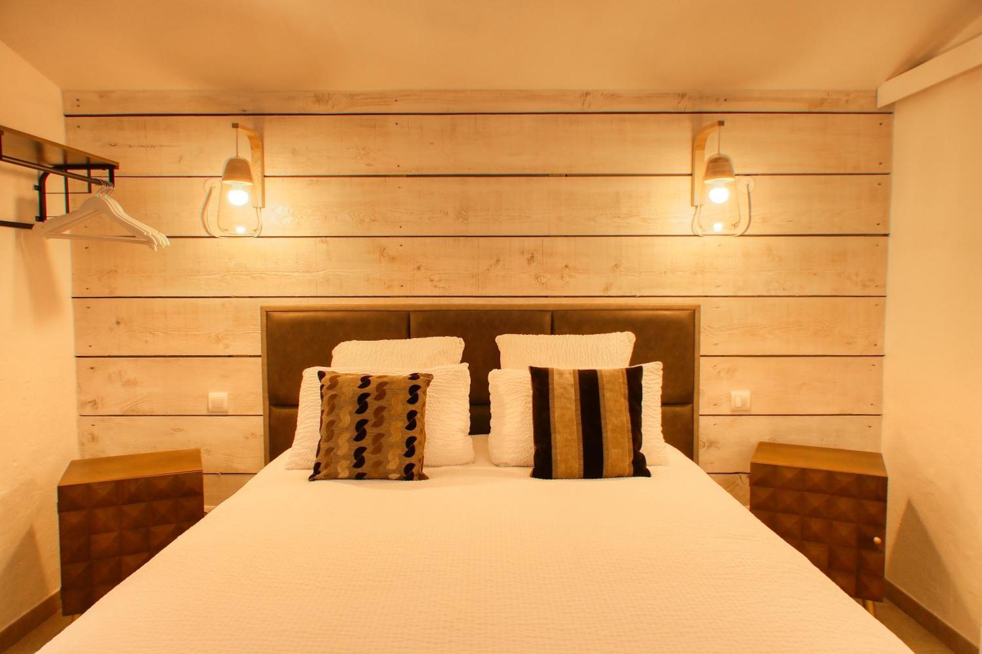 Le Hameau Fleur De Pierres , Chambre , Gite Et Table D'Hotes Murs  Exterior photo