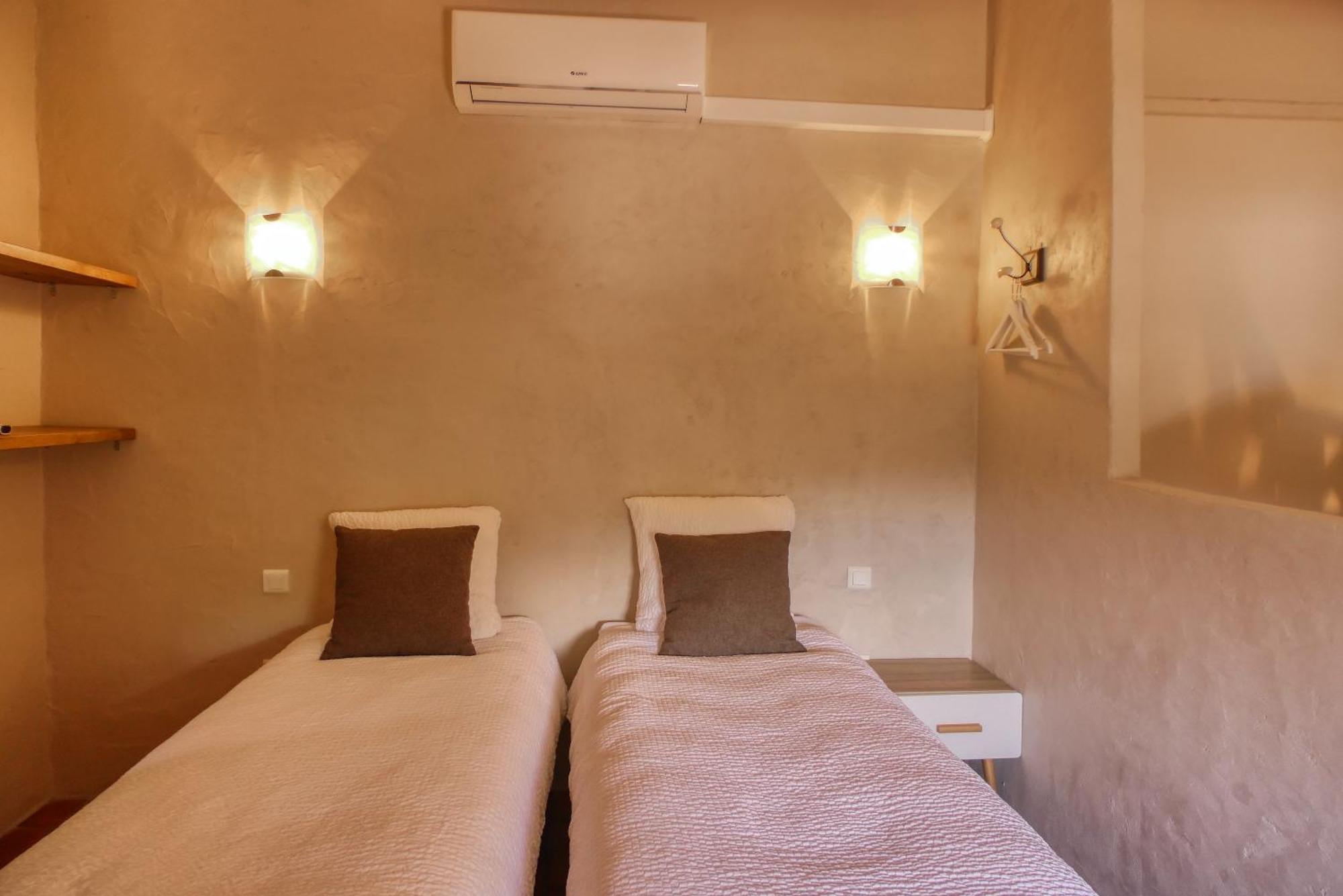 Le Hameau Fleur De Pierres , Chambre , Gite Et Table D'Hotes Murs  Exterior photo