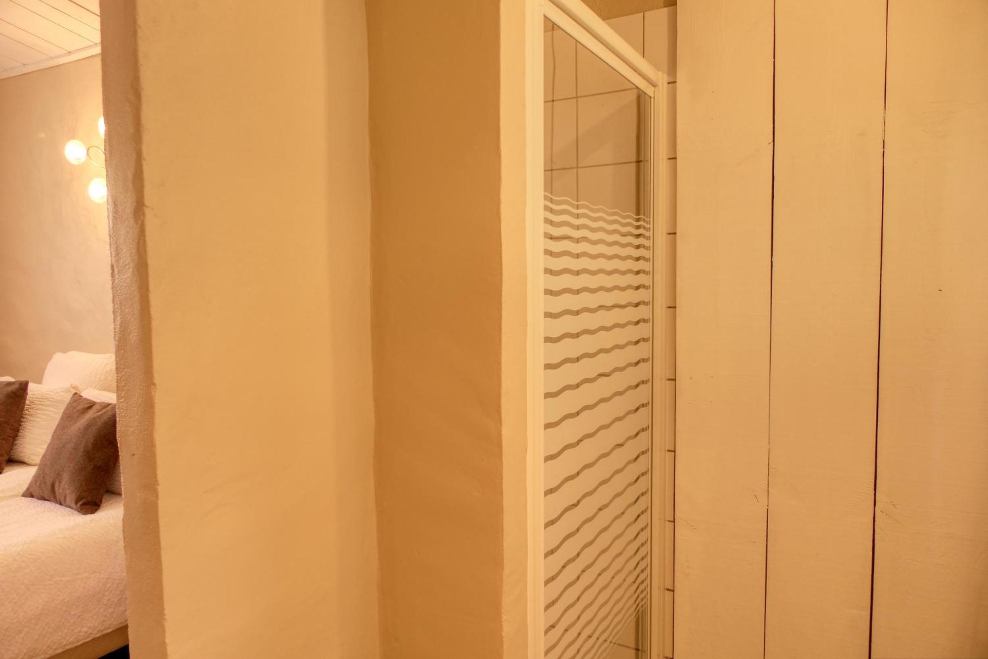 Le Hameau Fleur De Pierres , Chambre , Gite Et Table D'Hotes Murs  Exterior photo