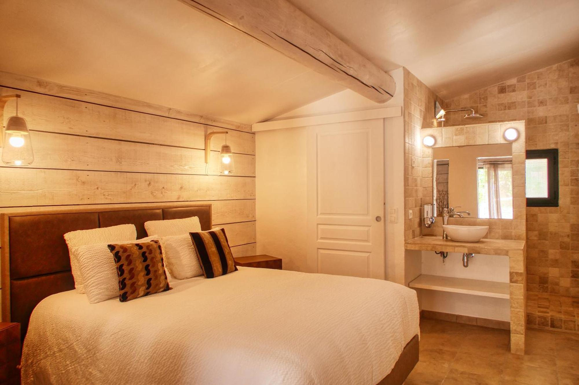 Le Hameau Fleur De Pierres , Chambre , Gite Et Table D'Hotes Murs  Exterior photo