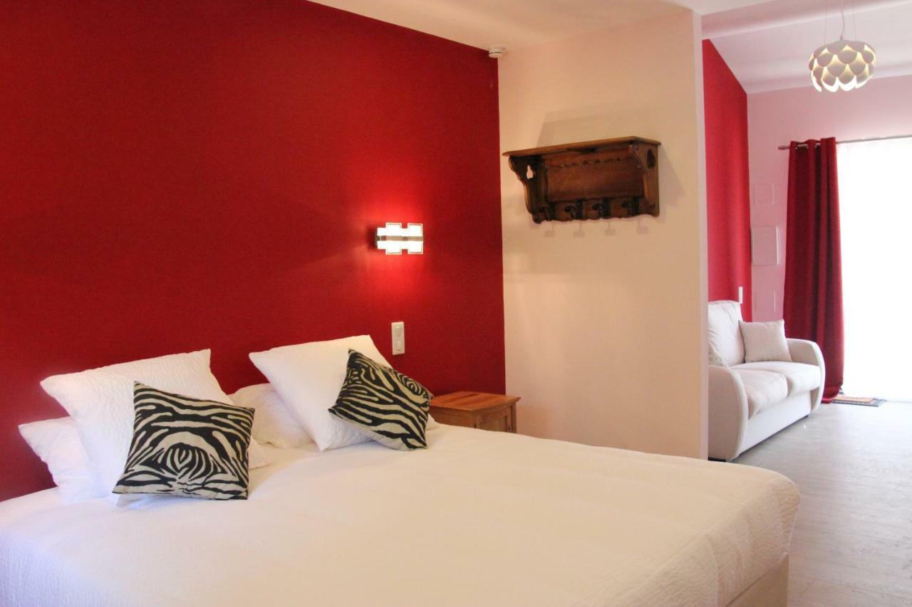 Le Hameau Fleur De Pierres , Chambre , Gite Et Table D'Hotes Murs  Exterior photo