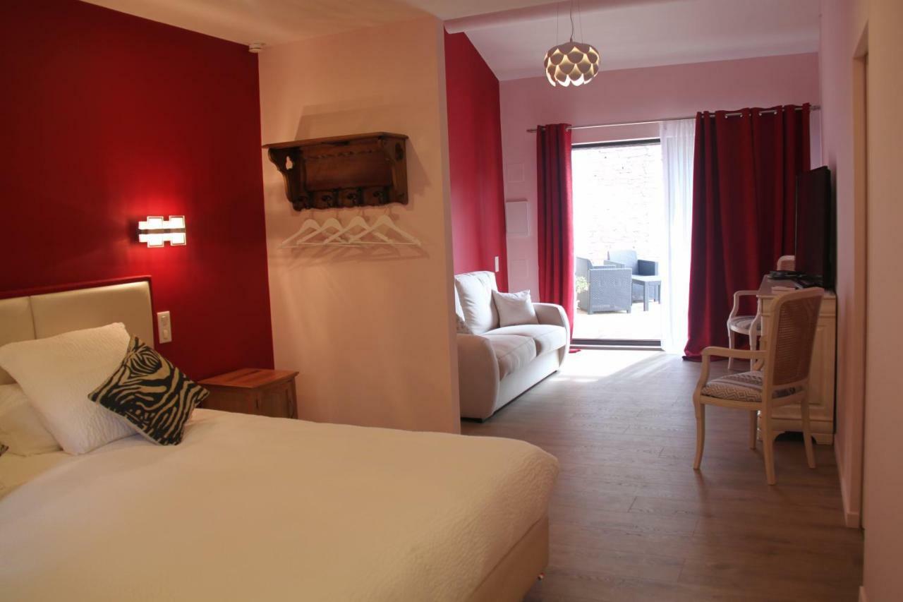 Le Hameau Fleur De Pierres , Chambre , Gite Et Table D'Hotes Murs  Exterior photo