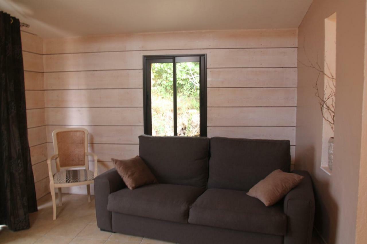 Le Hameau Fleur De Pierres , Chambre , Gite Et Table D'Hotes Murs  Exterior photo