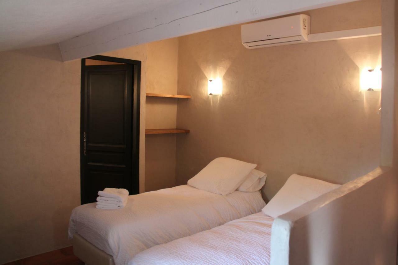 Le Hameau Fleur De Pierres , Chambre , Gite Et Table D'Hotes Murs  Exterior photo