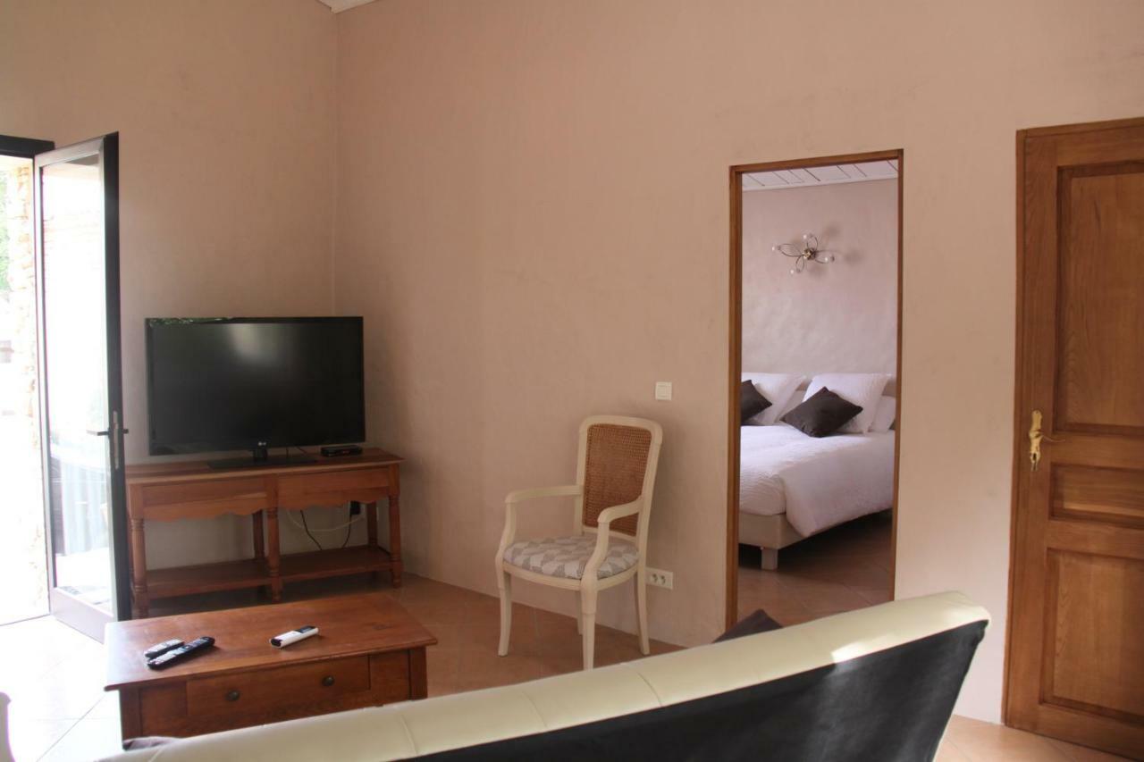 Le Hameau Fleur De Pierres , Chambre , Gite Et Table D'Hotes Murs  Exterior photo